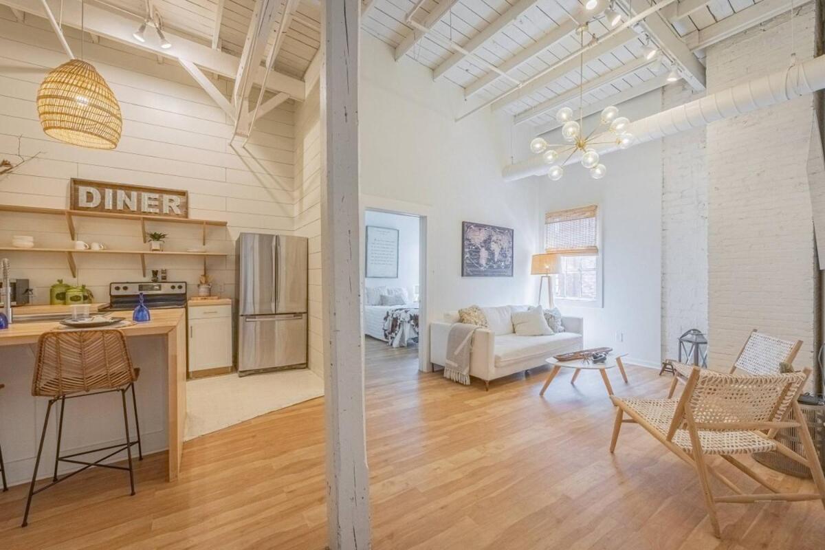 Darlin' Downtown Dawghouse Apartment Атенс Екстериор снимка